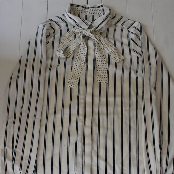 White Striped Button Down Shirt / Blouse With Bow, Abercrombie & Fitch - Picture 2 of 9